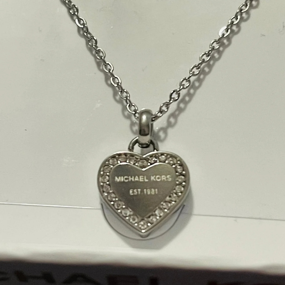 BRAND NEW MICHAEL KORS RHINESTONE HEART NECKLACE - Picture 1 of 5